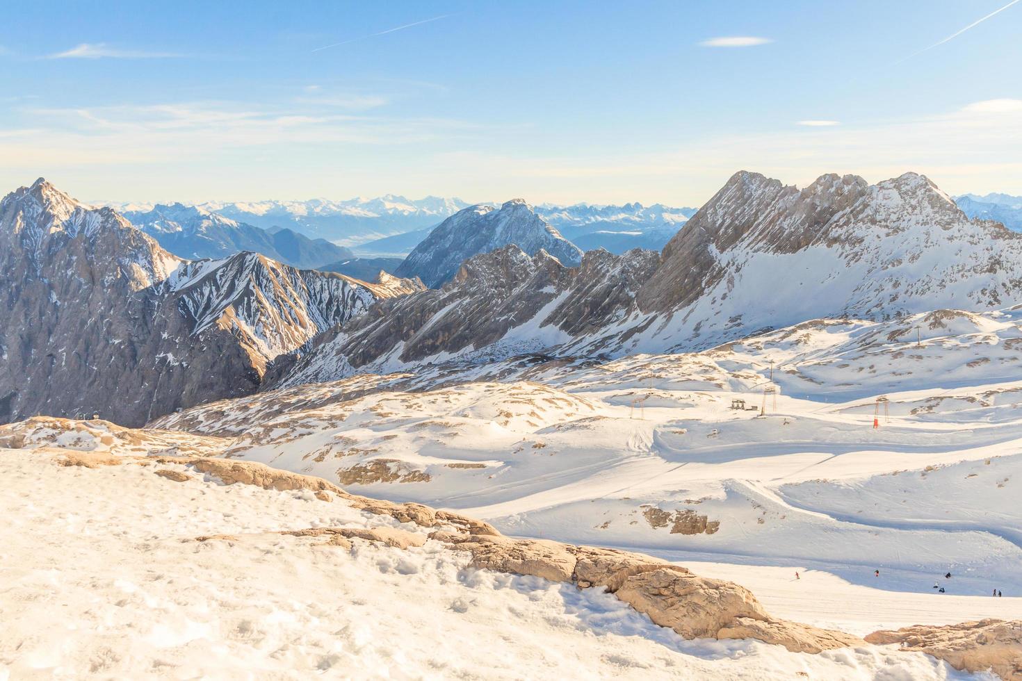 Estación de esquí del glaciar Zugspitze en Alpes bávaros foto