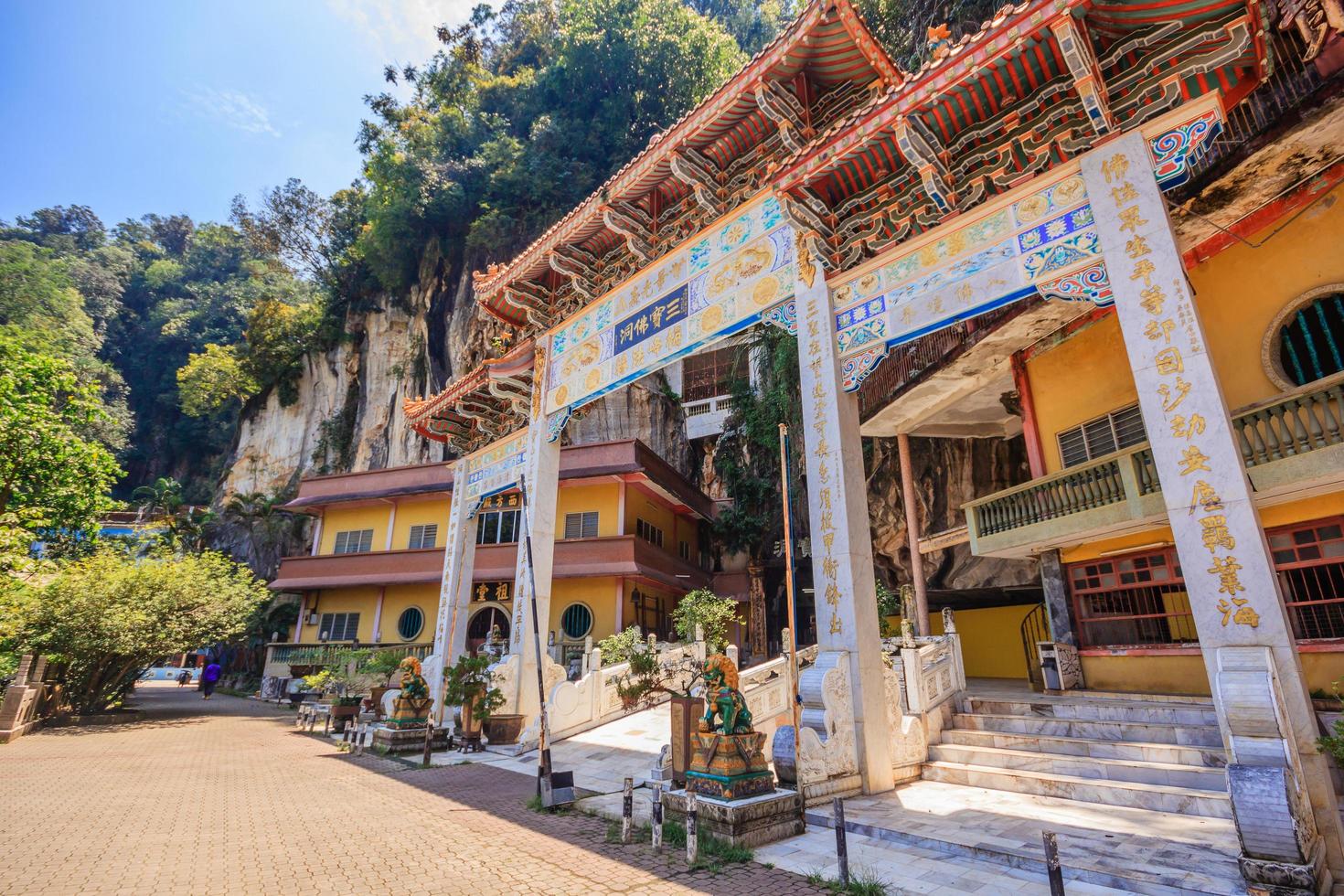 Templo de Sam Poh Tong en Gunung Rapat, Malasia, 2017 foto