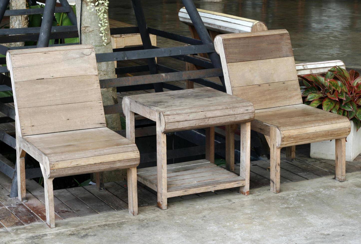 conjunto de muebles de madera foto