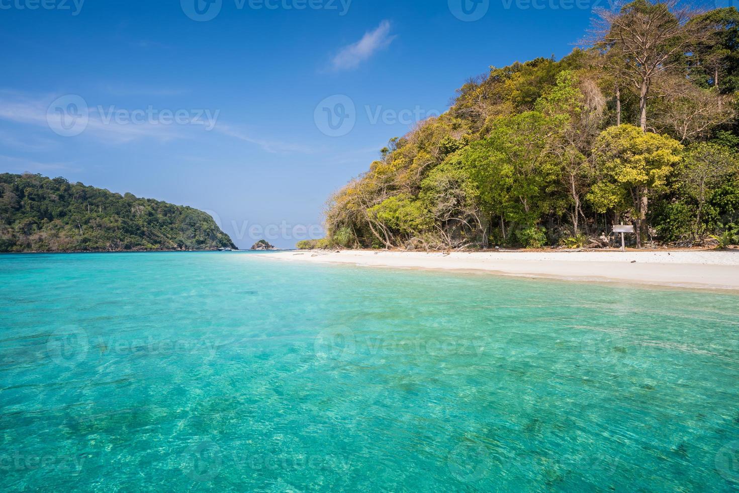 agua azul clara foto