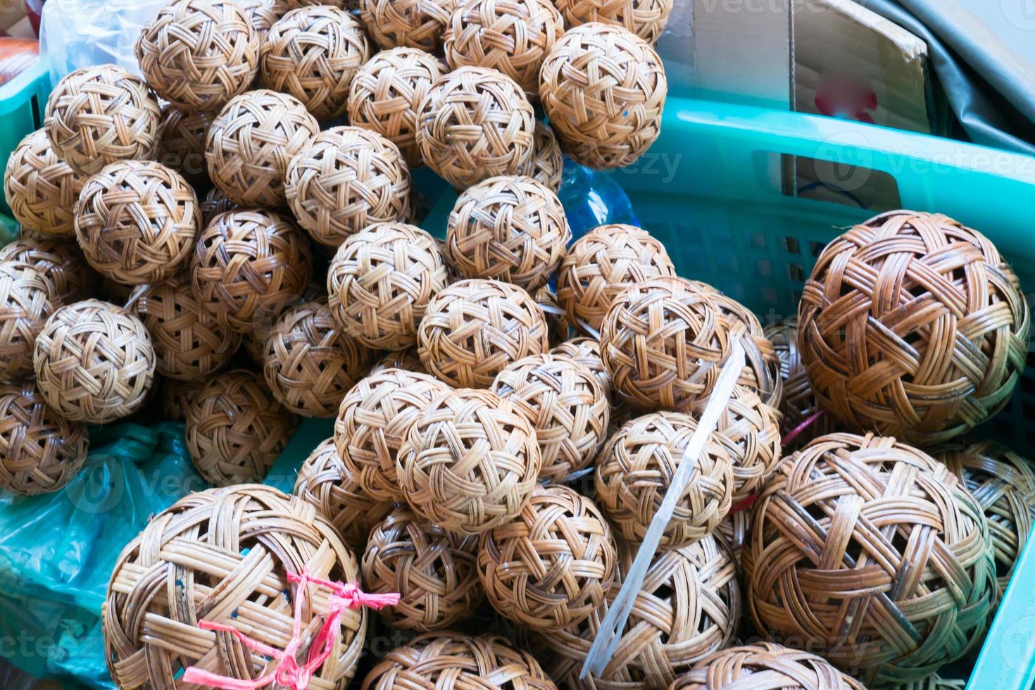 bolas tejidas a mano foto