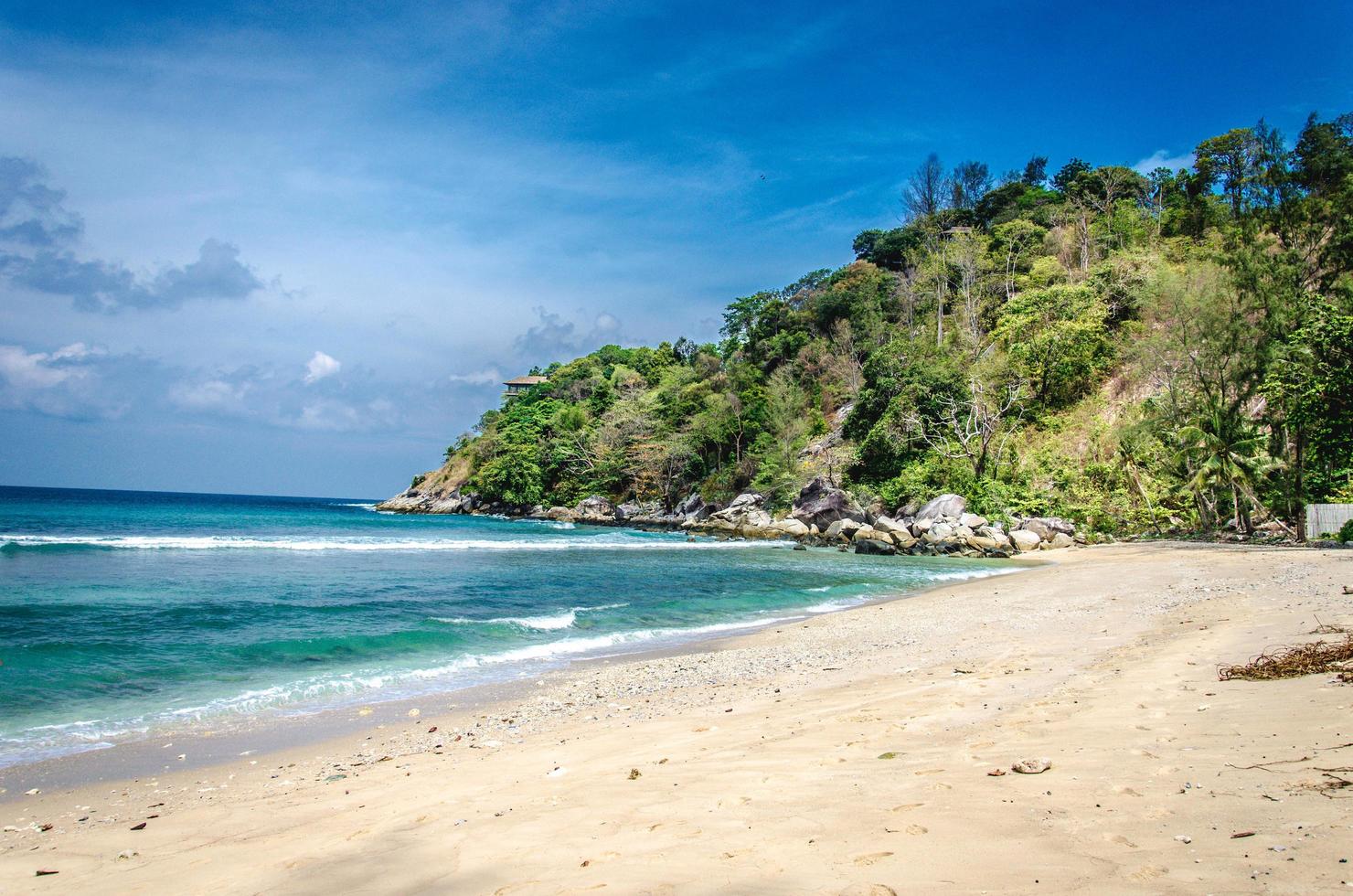 un hermoso mar tropical y playa foto