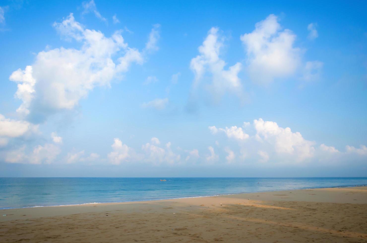 playa tropical, cielo y mar foto