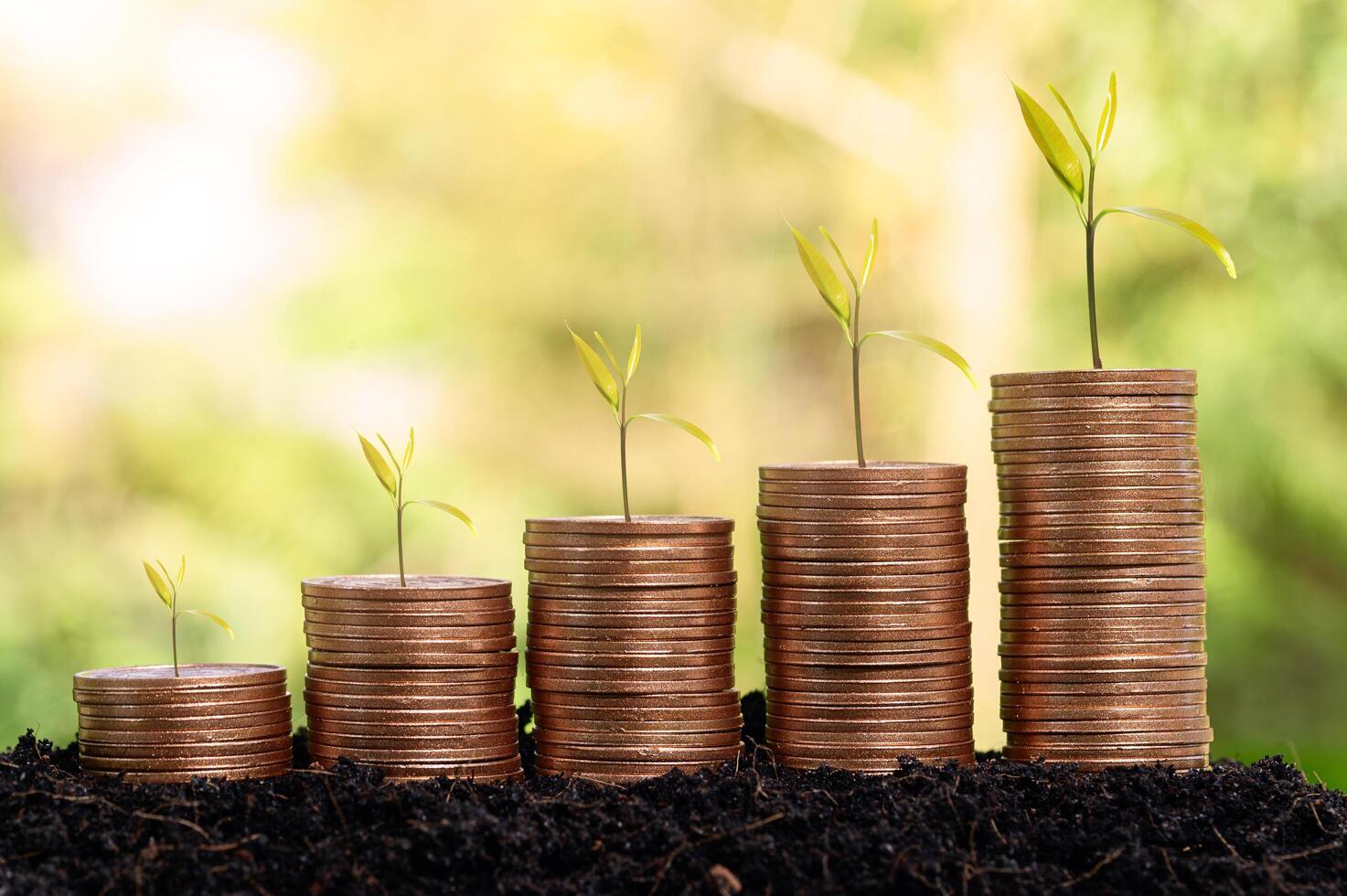 pila de monedas de dinero, concepto de inversión foto