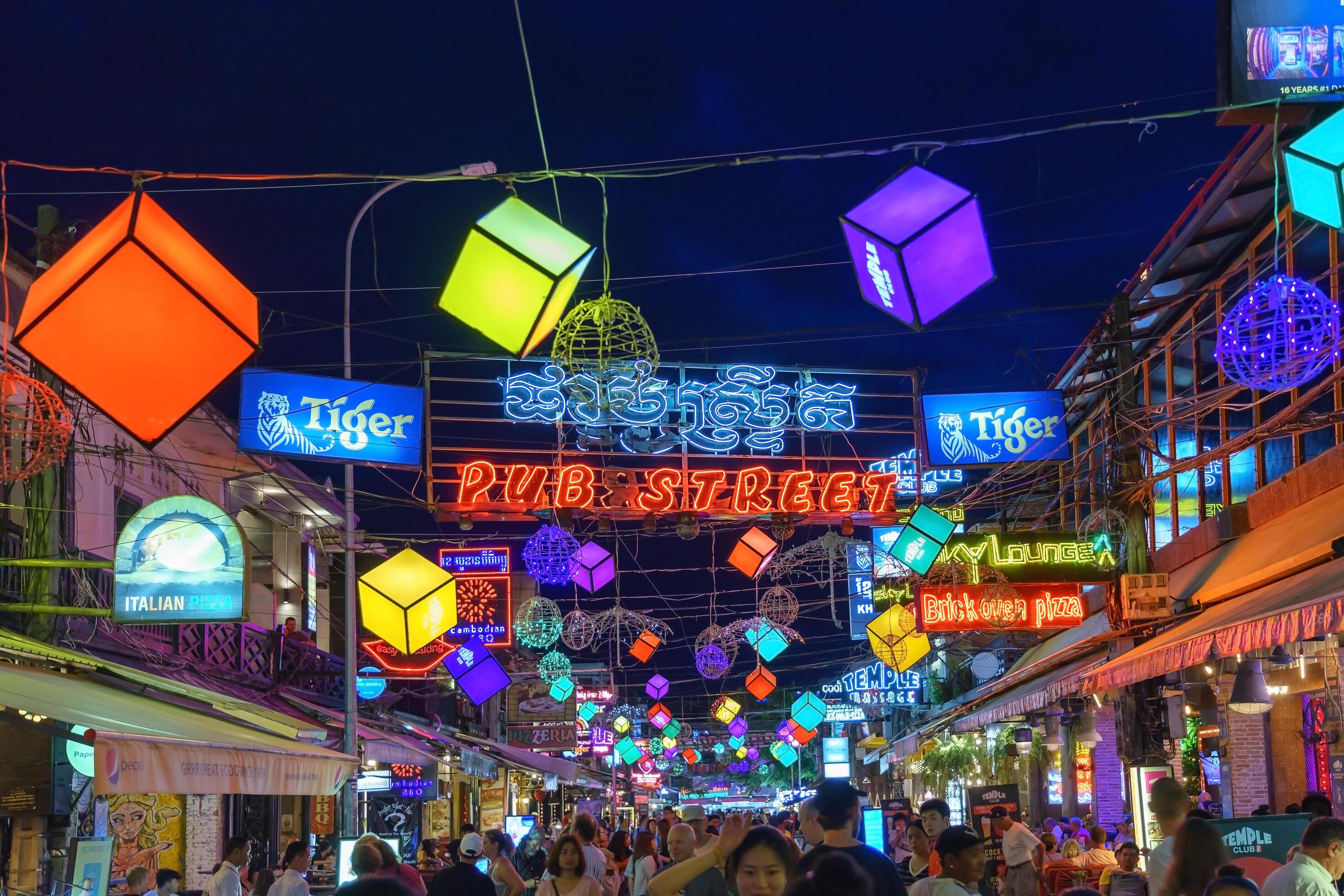 Pub Street in Siem Reap, Cambodia at night 2010130 Stock Photo at Vecteezy