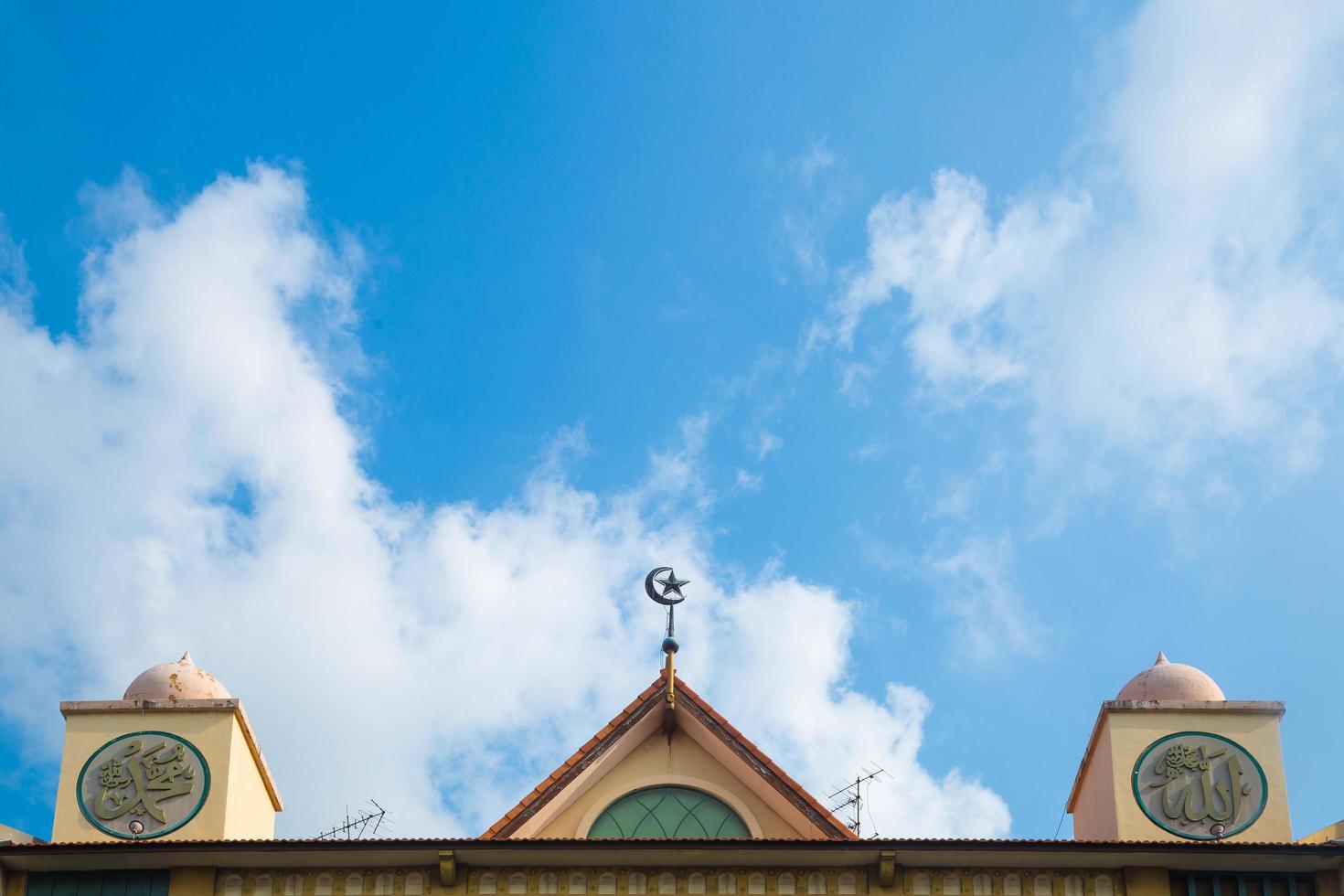 símbolo del islam en un edificio foto