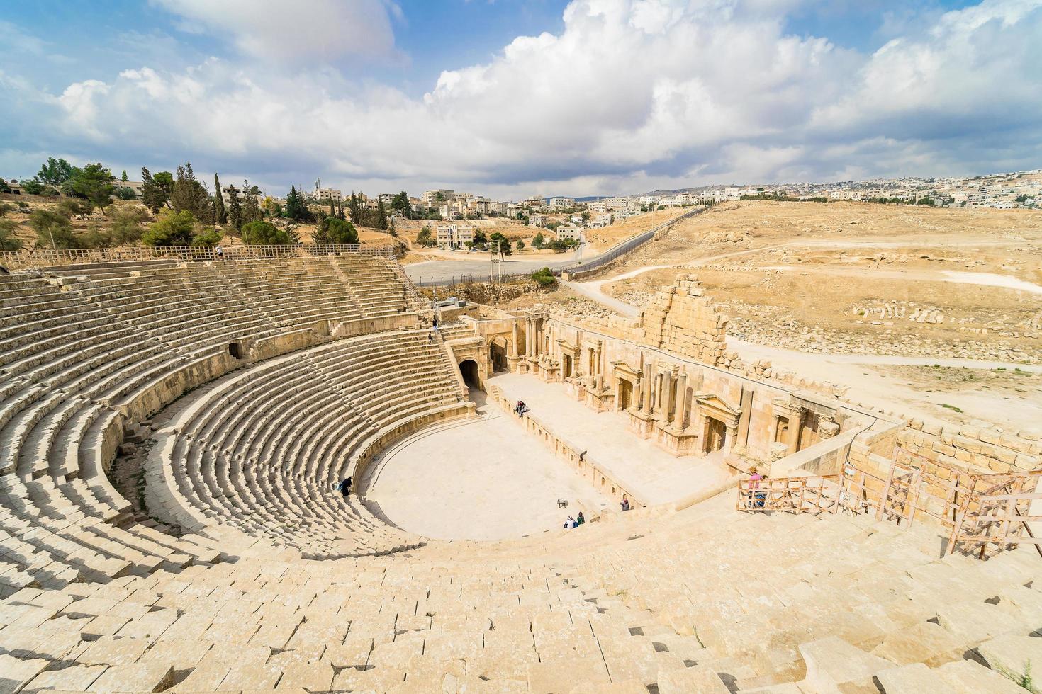 Teatro del sur de la antigua ciudad romana de Gerasa, Jordania foto