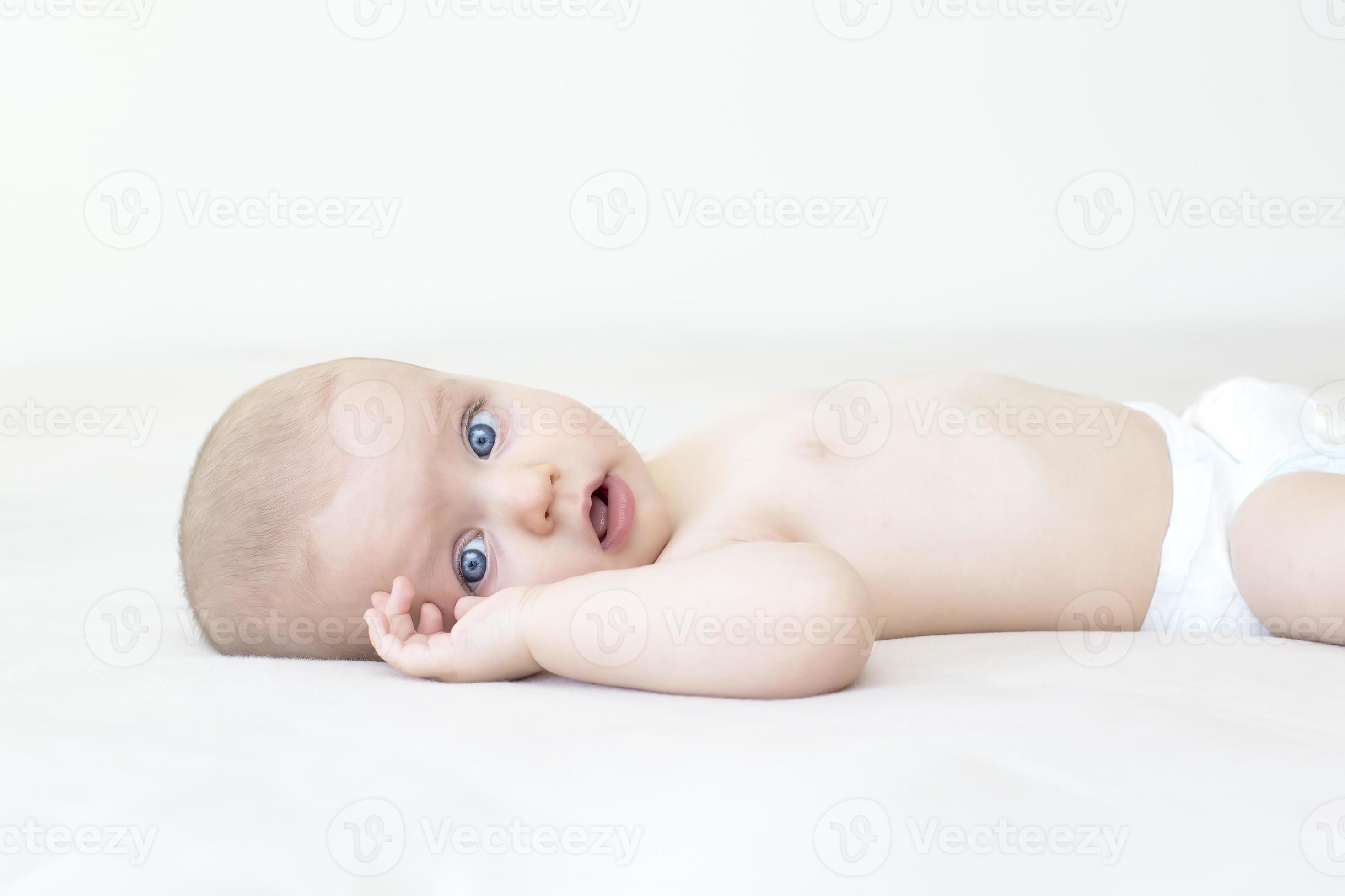 Cute baby girl lying on bed 2021956 Stock Photo at Vecteezy