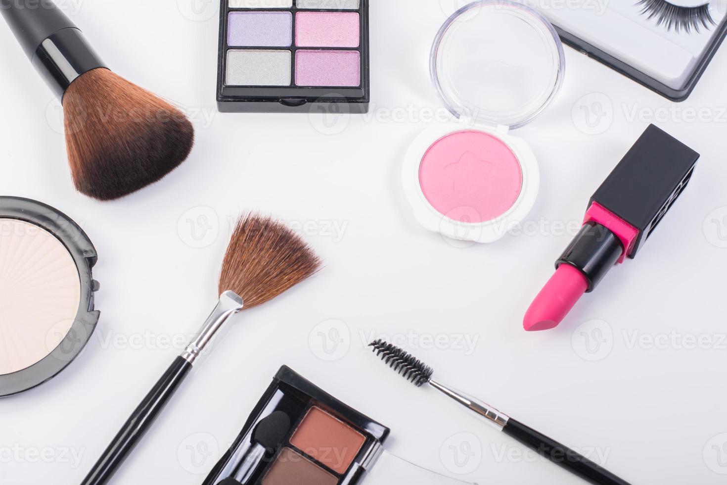 vista superior de una colección de productos cosméticos de belleza foto