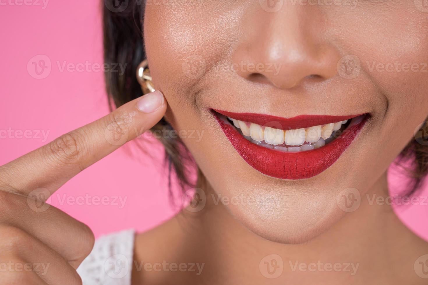 primer plano, de, moda, mujer, con, labios rojos foto