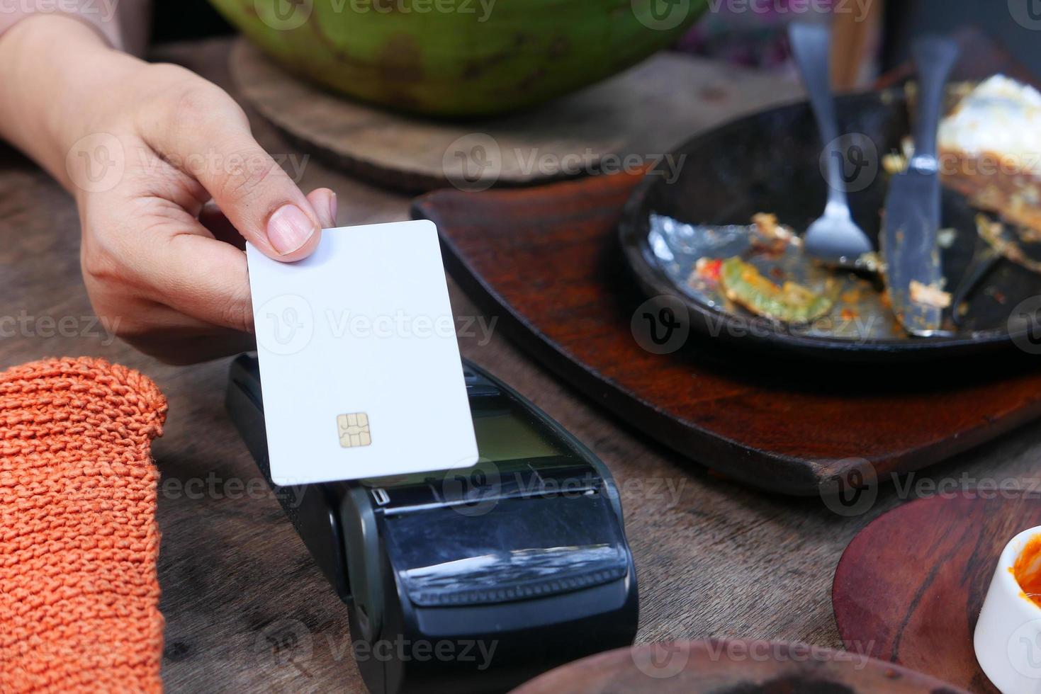 Payment terminal charging from a card, contactless payment photo