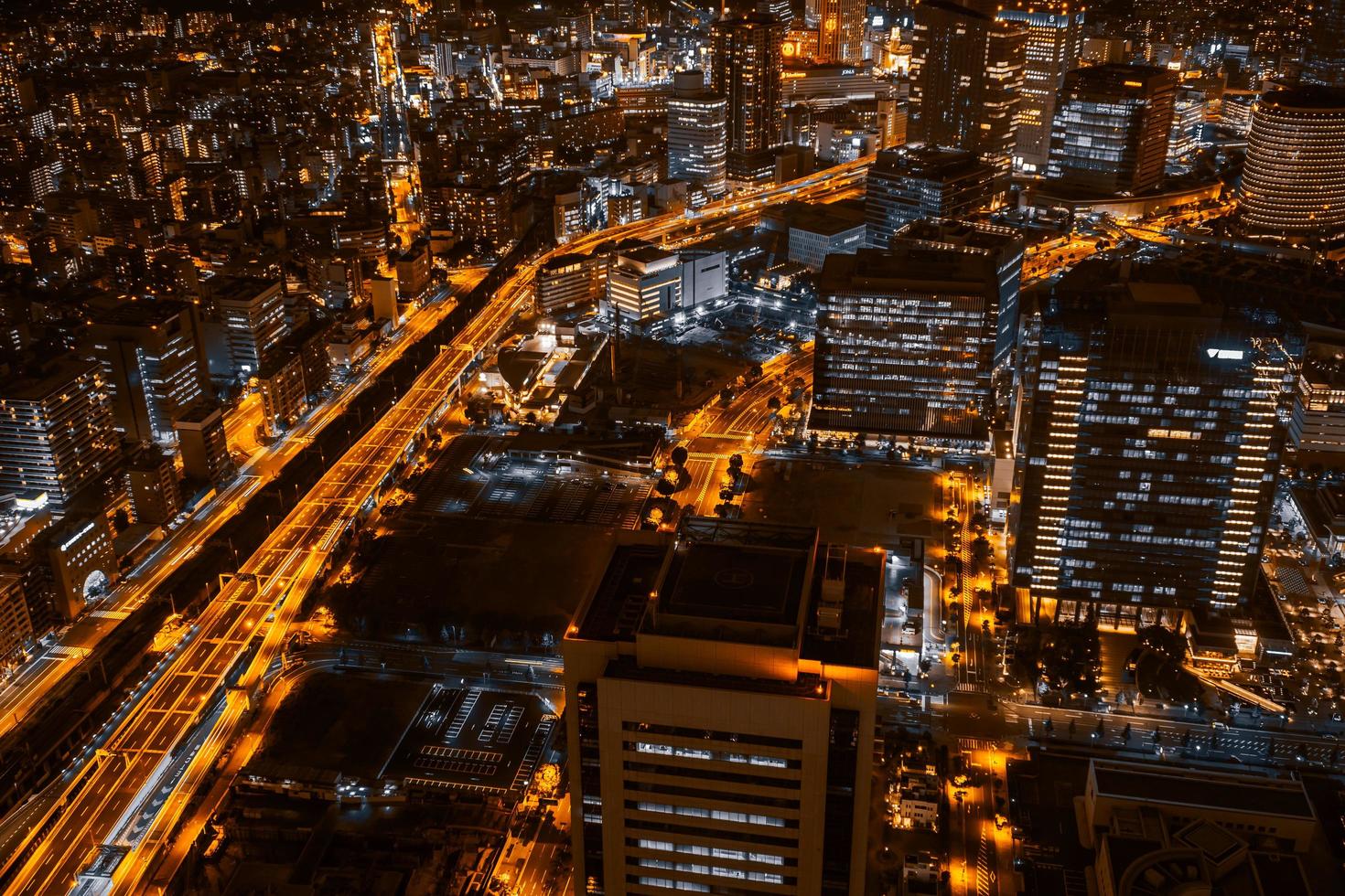 hermosos edificios en la ciudad de yokohama foto