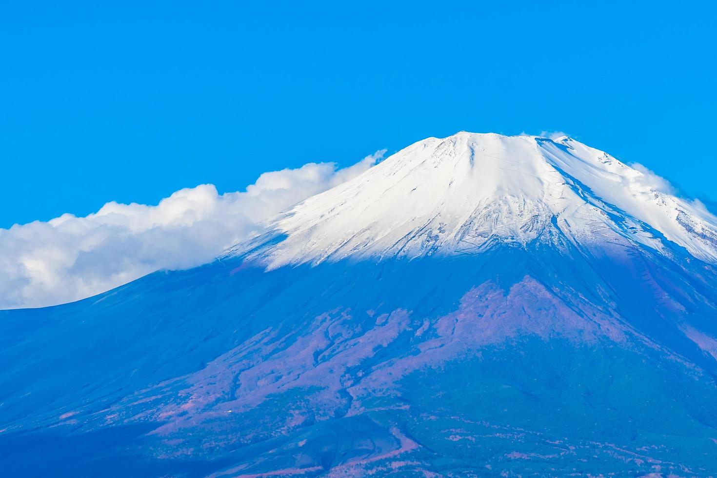 Montaña Fuji en el lago yamanakako o yamanaka en Japón foto