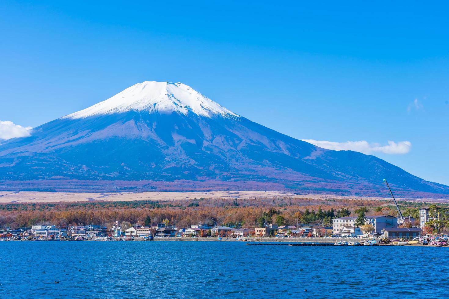 lago yamanakako en mt. fuji en japón foto