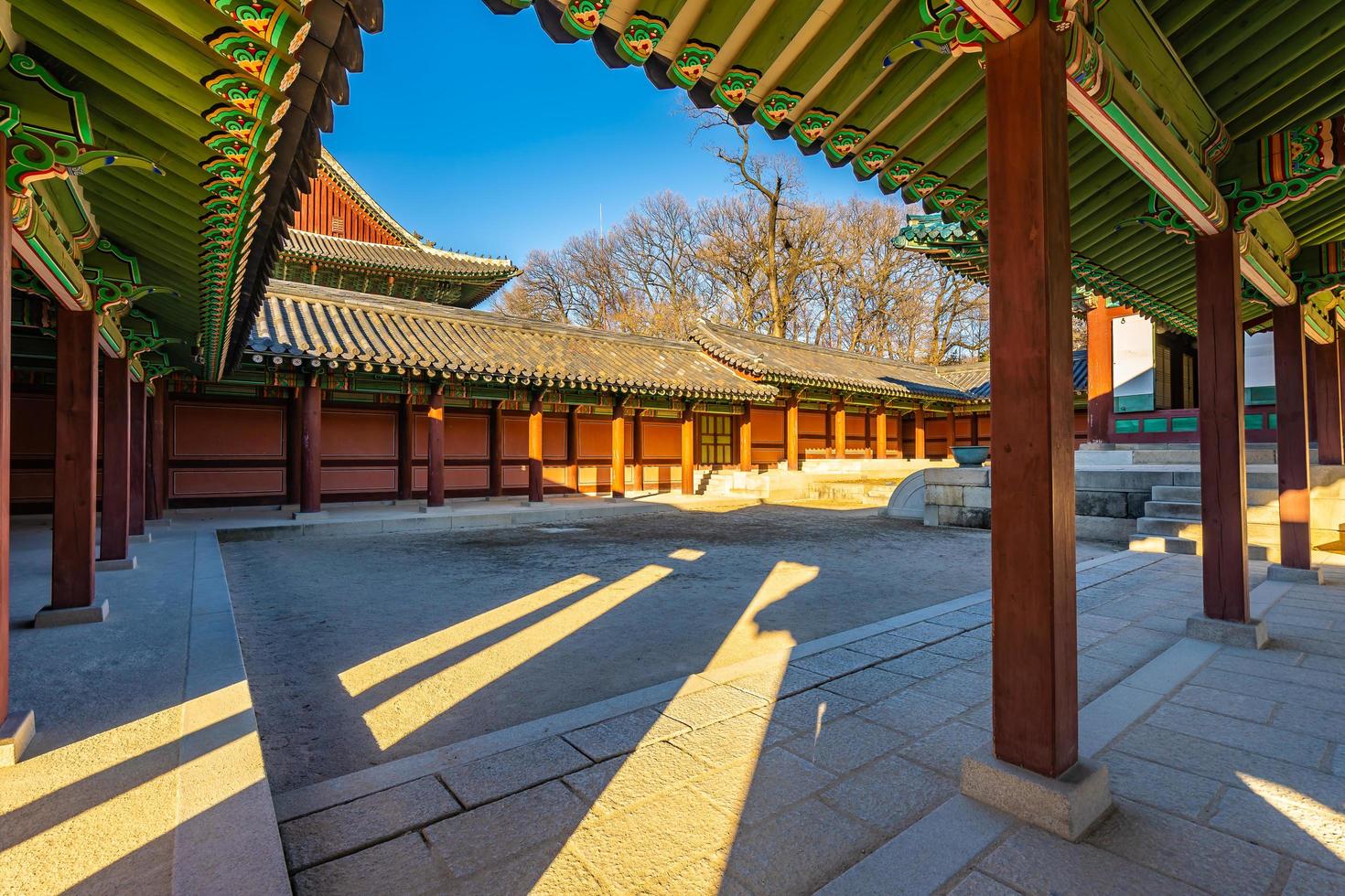 Palacio Changdeokgung en la ciudad de Seúl, Corea del Sur foto