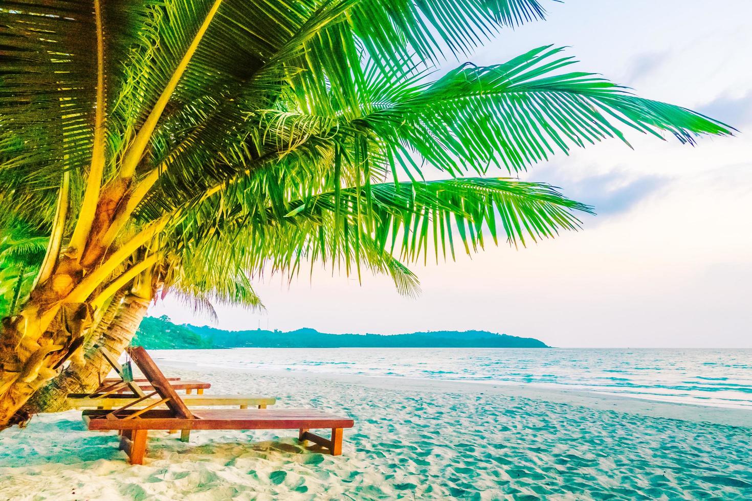 hermosa playa tropical en tailandia foto