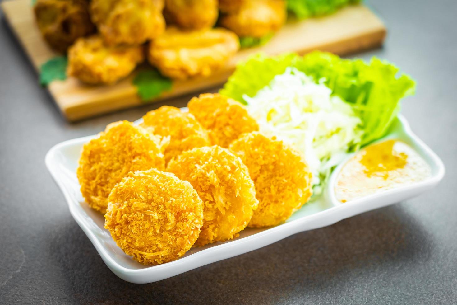 Deep fried shrimp balls with vegetable photo
