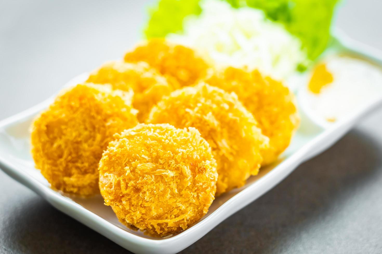 Deep fried shrimp balls with vegetable photo