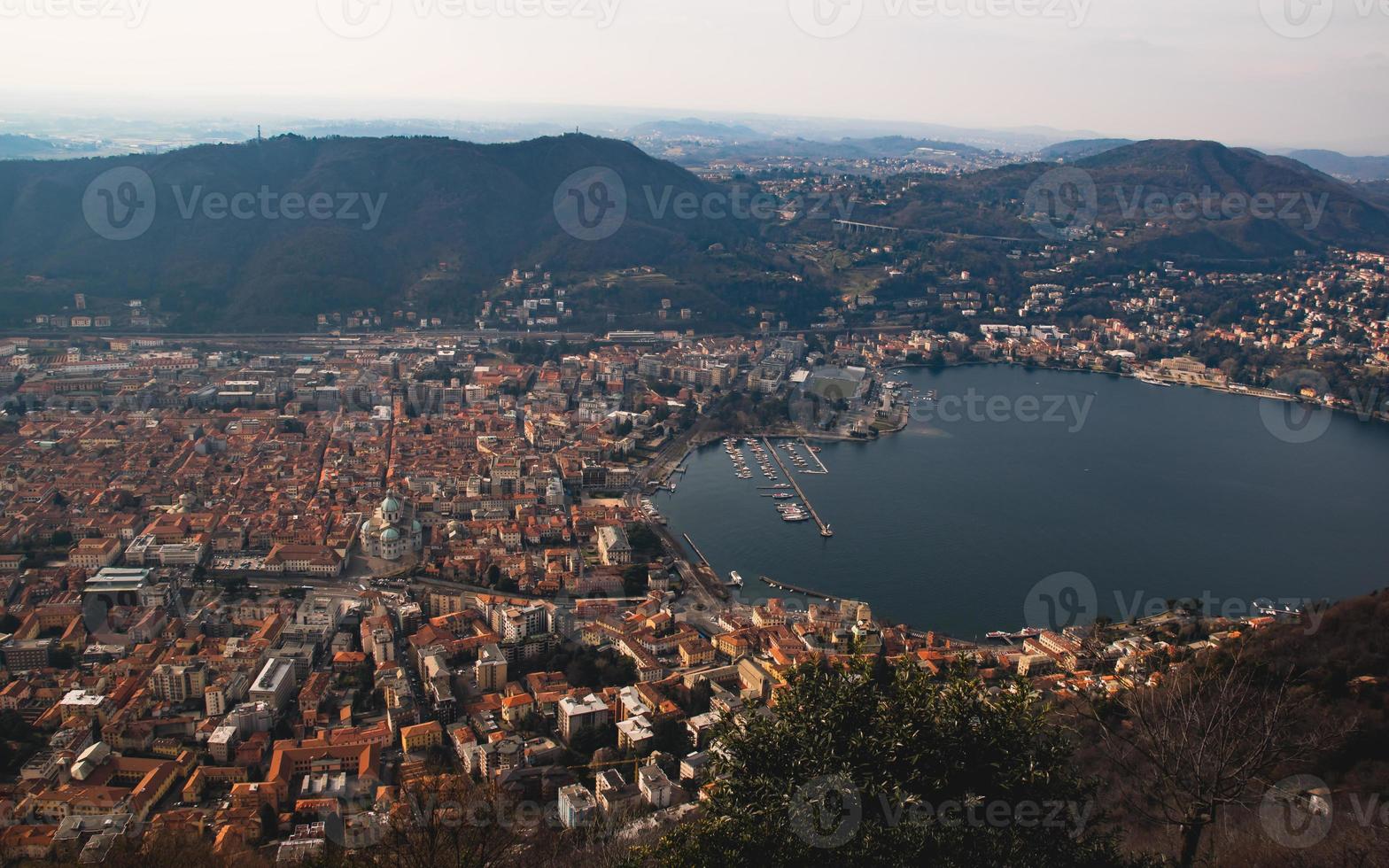 lago de como, italia desde arriba foto