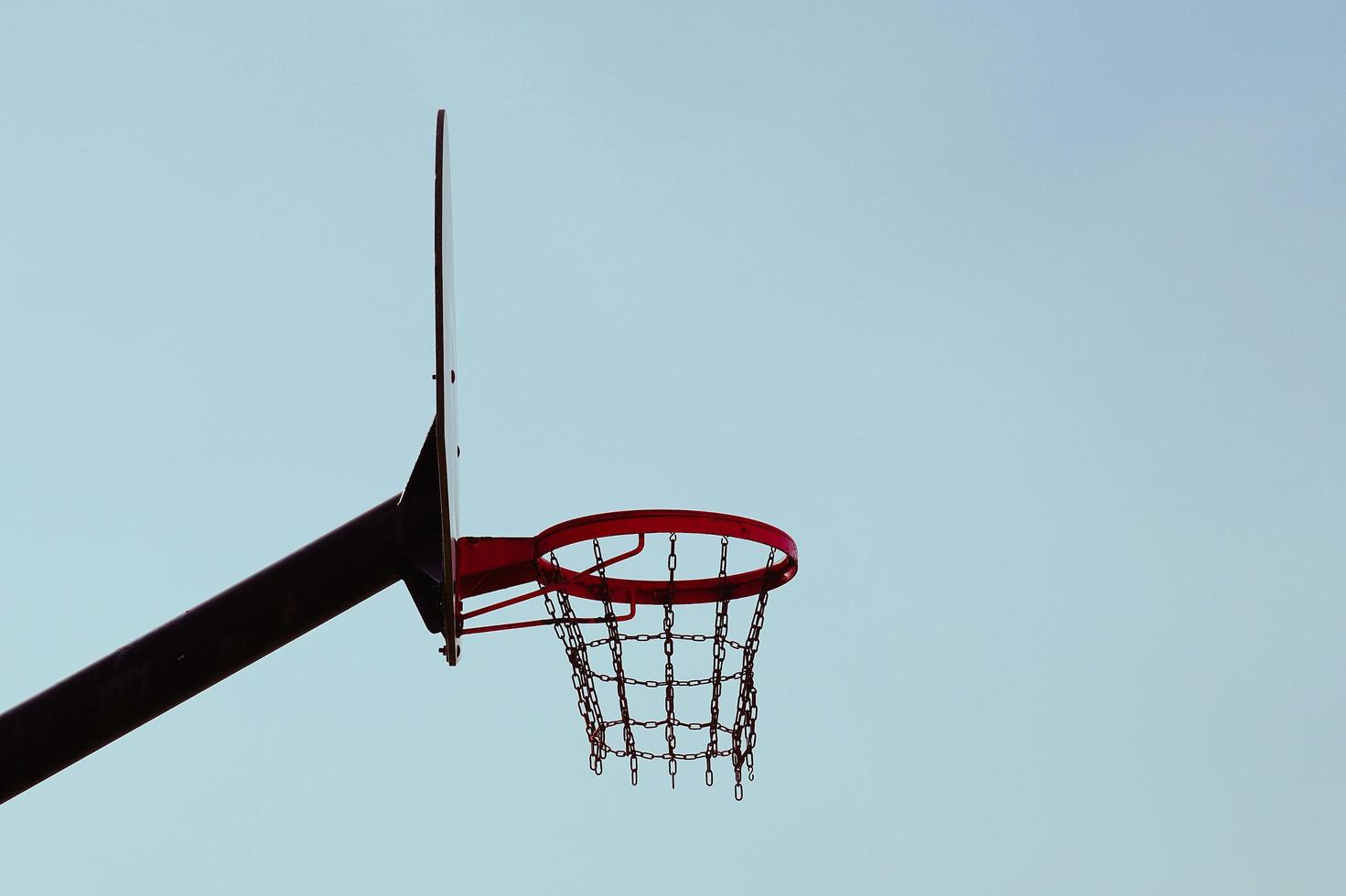 Aro de baloncesto callejero, ciudad de Bilbao, España foto