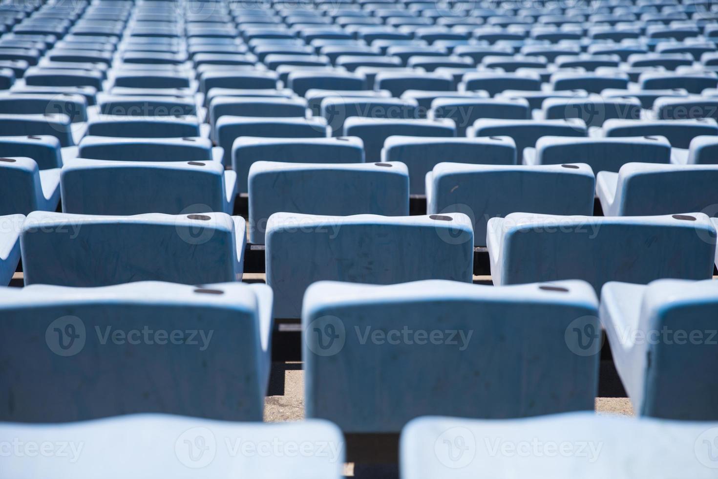 Primer plano detalle de los asientos del estadio azul foto