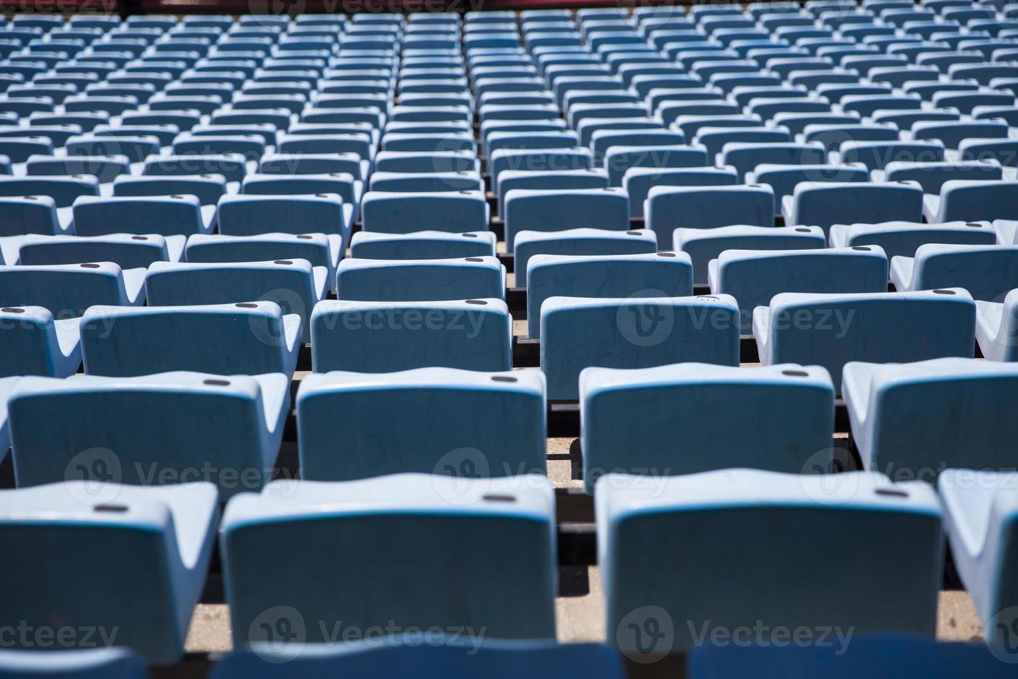 Primer plano detalle de los asientos del estadio azul foto