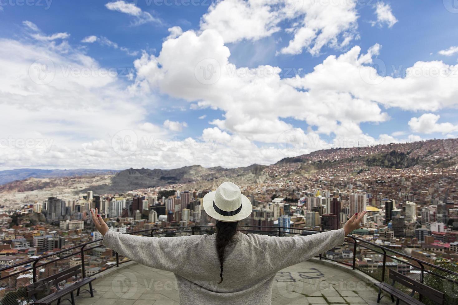 mujer joven en la paz, bolivia foto