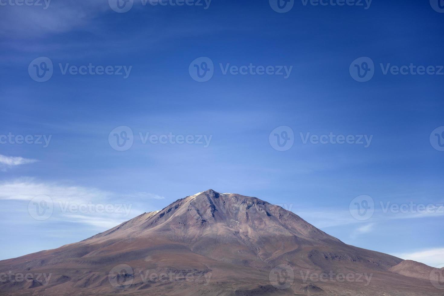 Volcán licancabur en bolivia foto