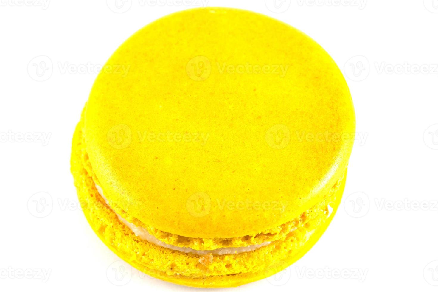 macaron amarillo aislado en blanco foto