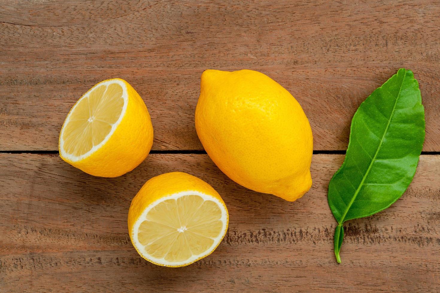 primer plano de limones frescos foto