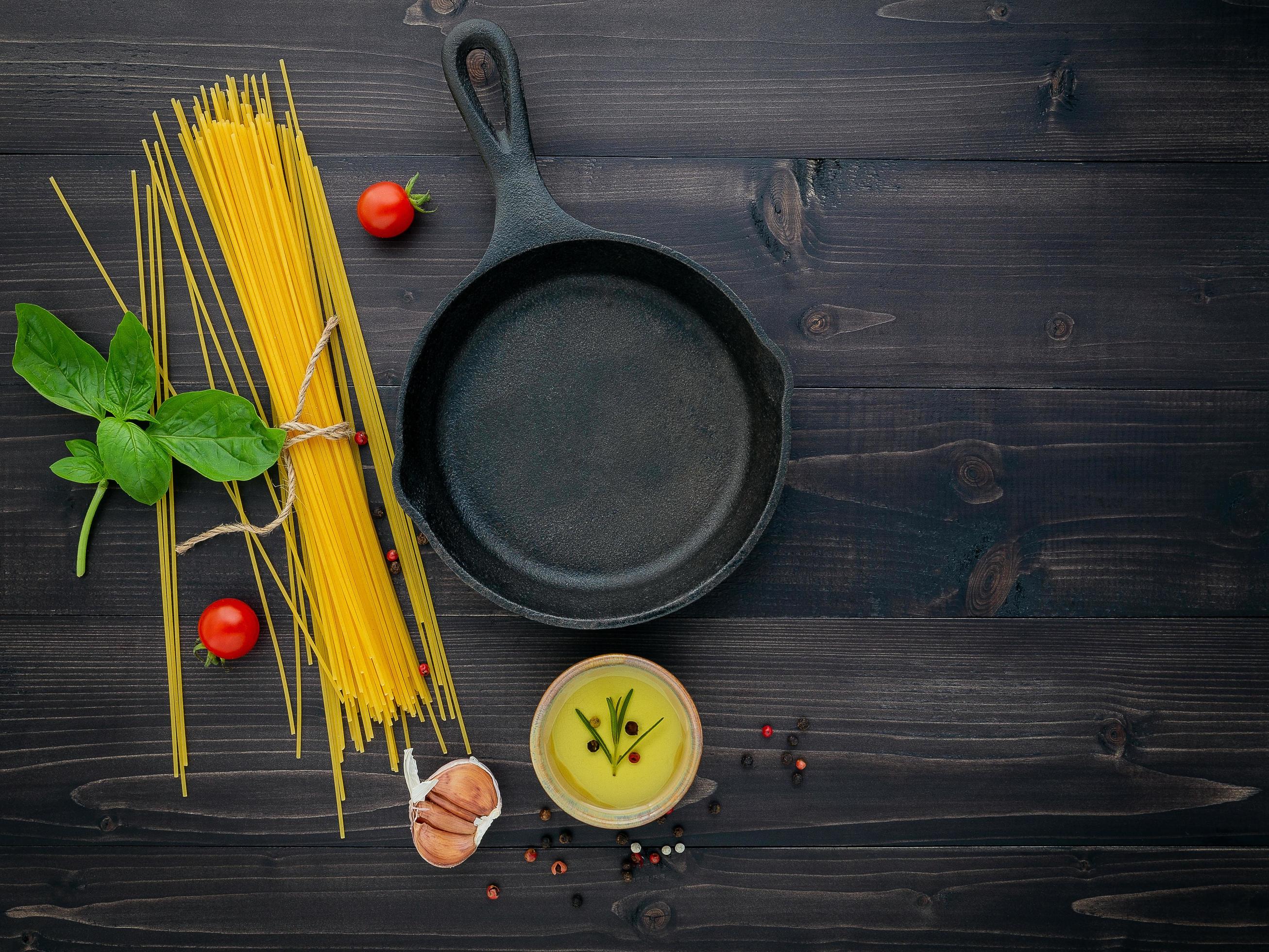 Frying pan and spaghetti with copy space 2055425 Stock Photo at Vecteezy