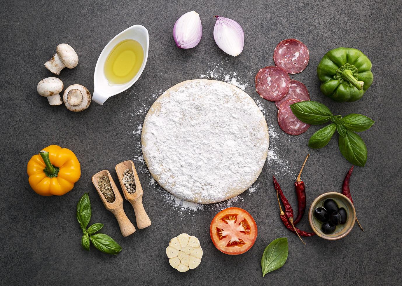 ingredientes para masa y pizza foto