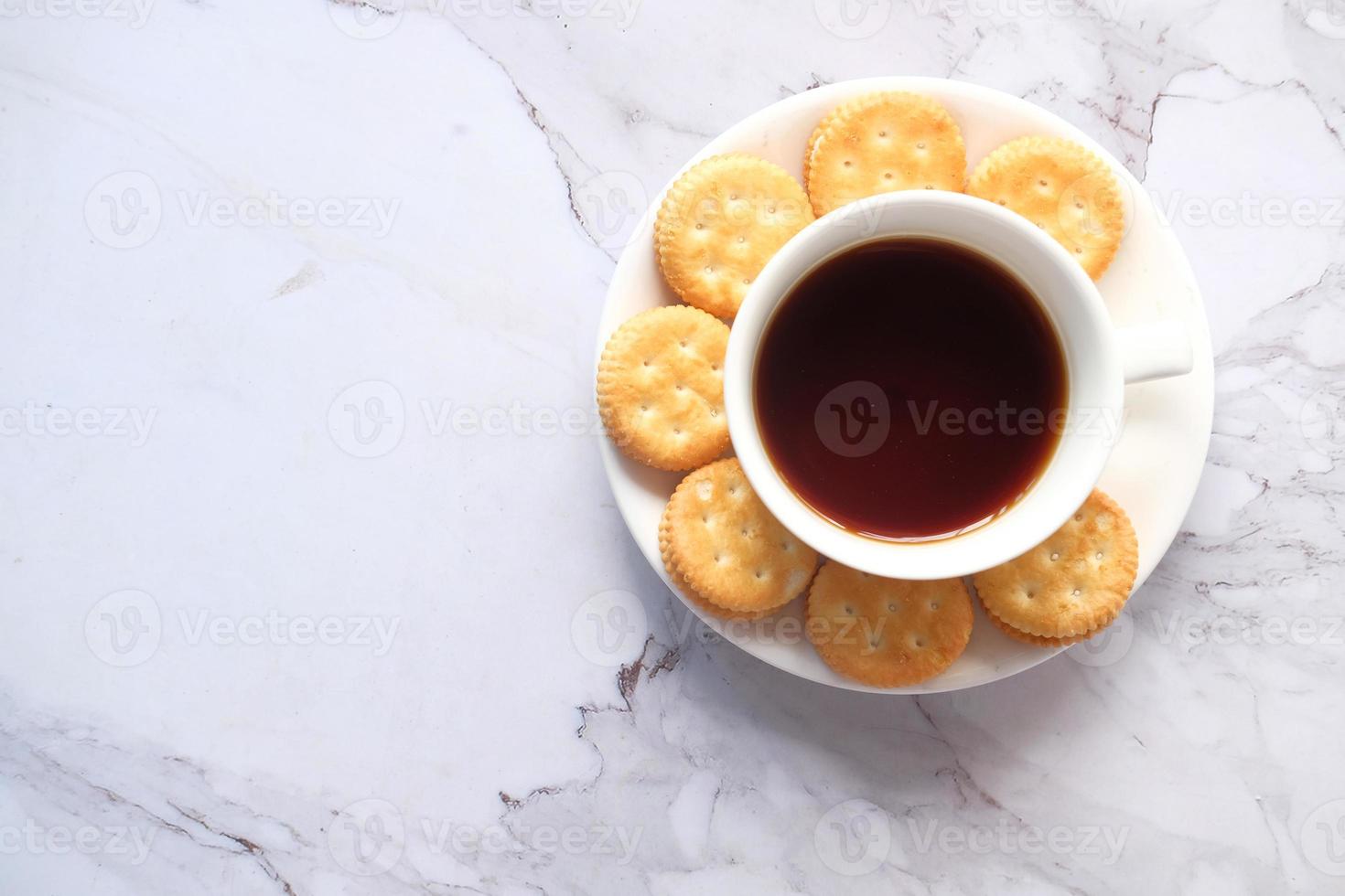 galletas y té en la mesa foto