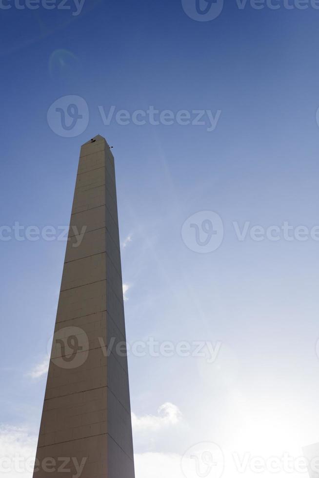 obelisco de buenos aires en argentina foto