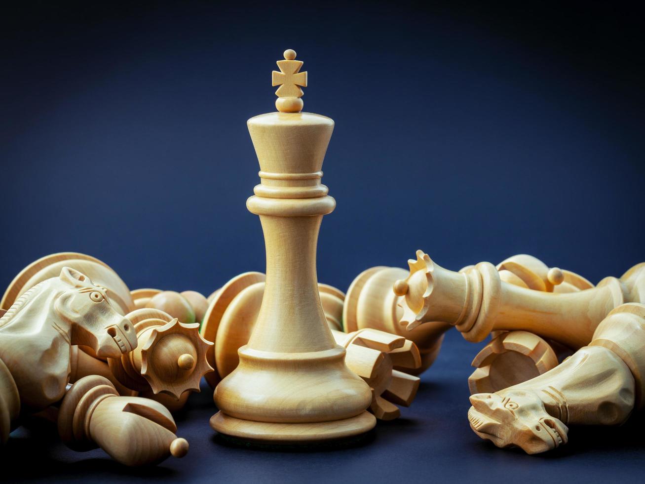 concepto de ajedrez en azul foto
