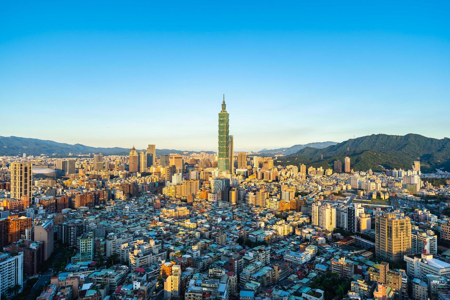 taipei 101 tower y vista de la ciudad de taipei, taiwán foto
