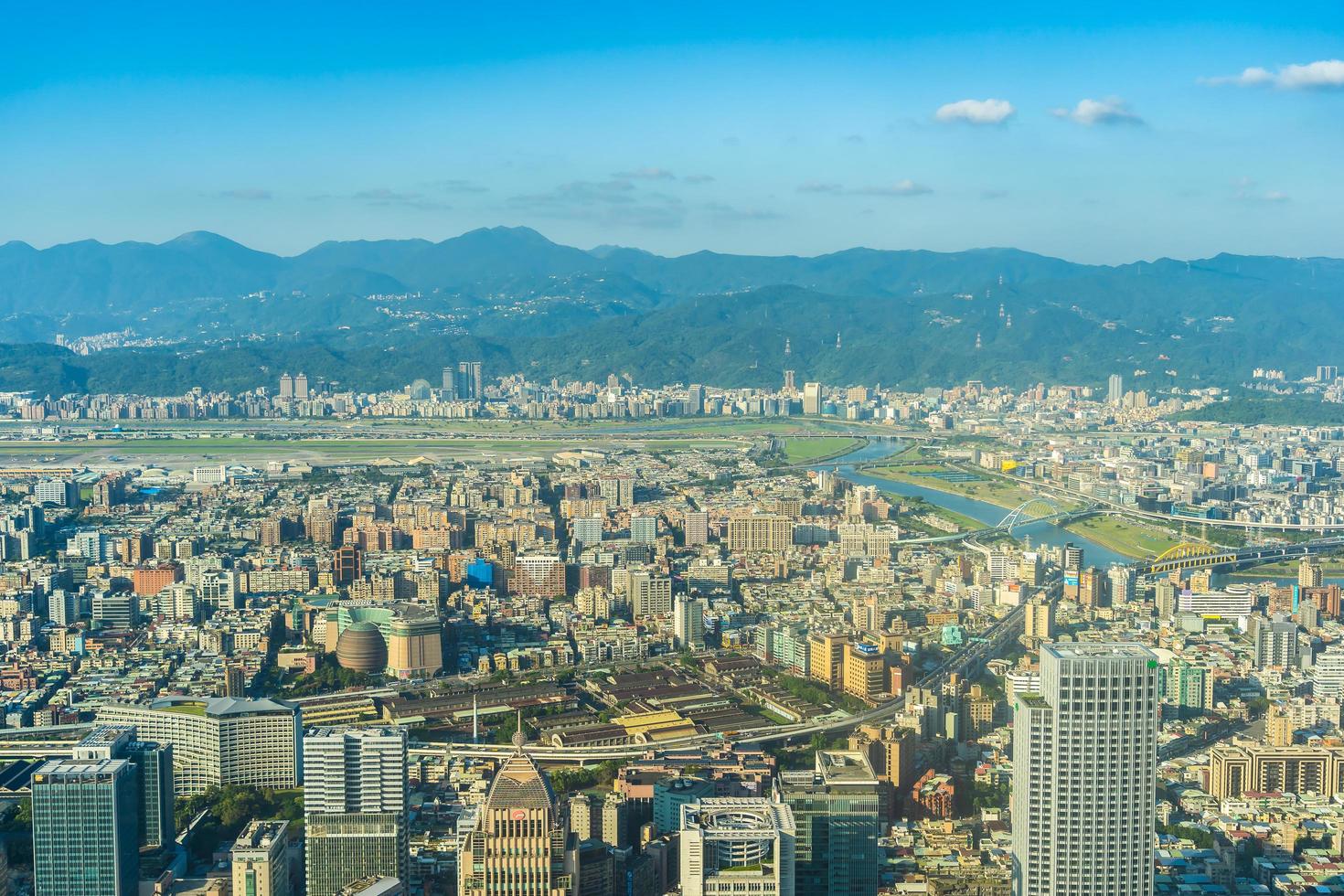 paisaje urbano de taipei, taiwán foto