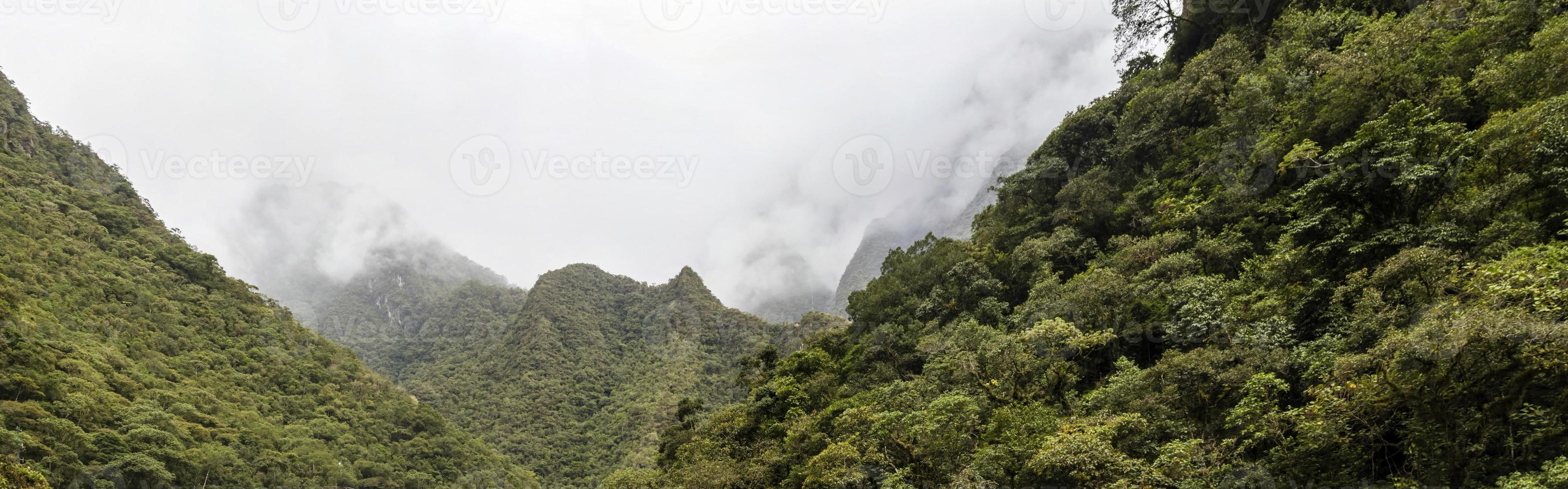 aguas calientes en peru foto