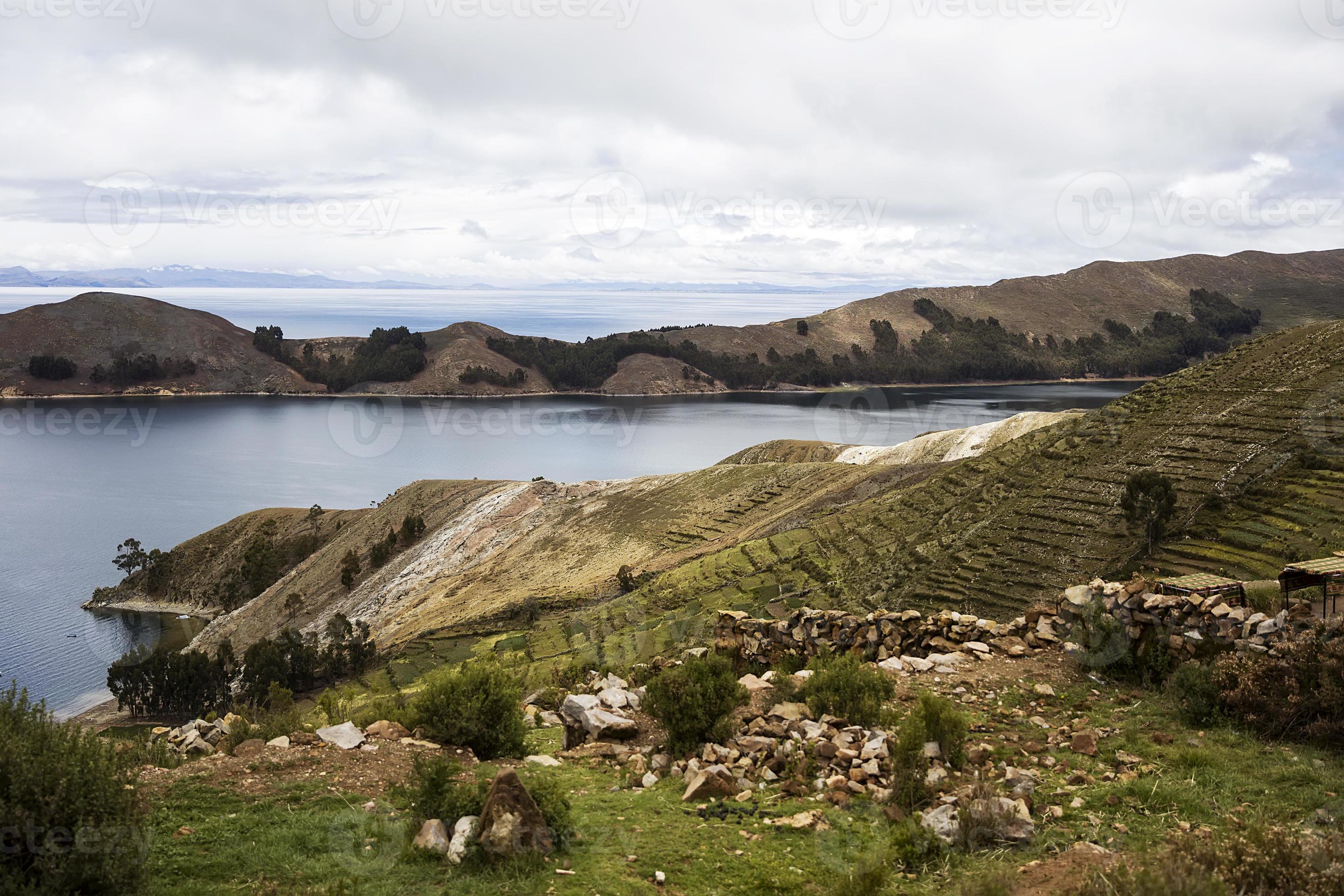 isla del sol en el lago titicaca en bolivia foto