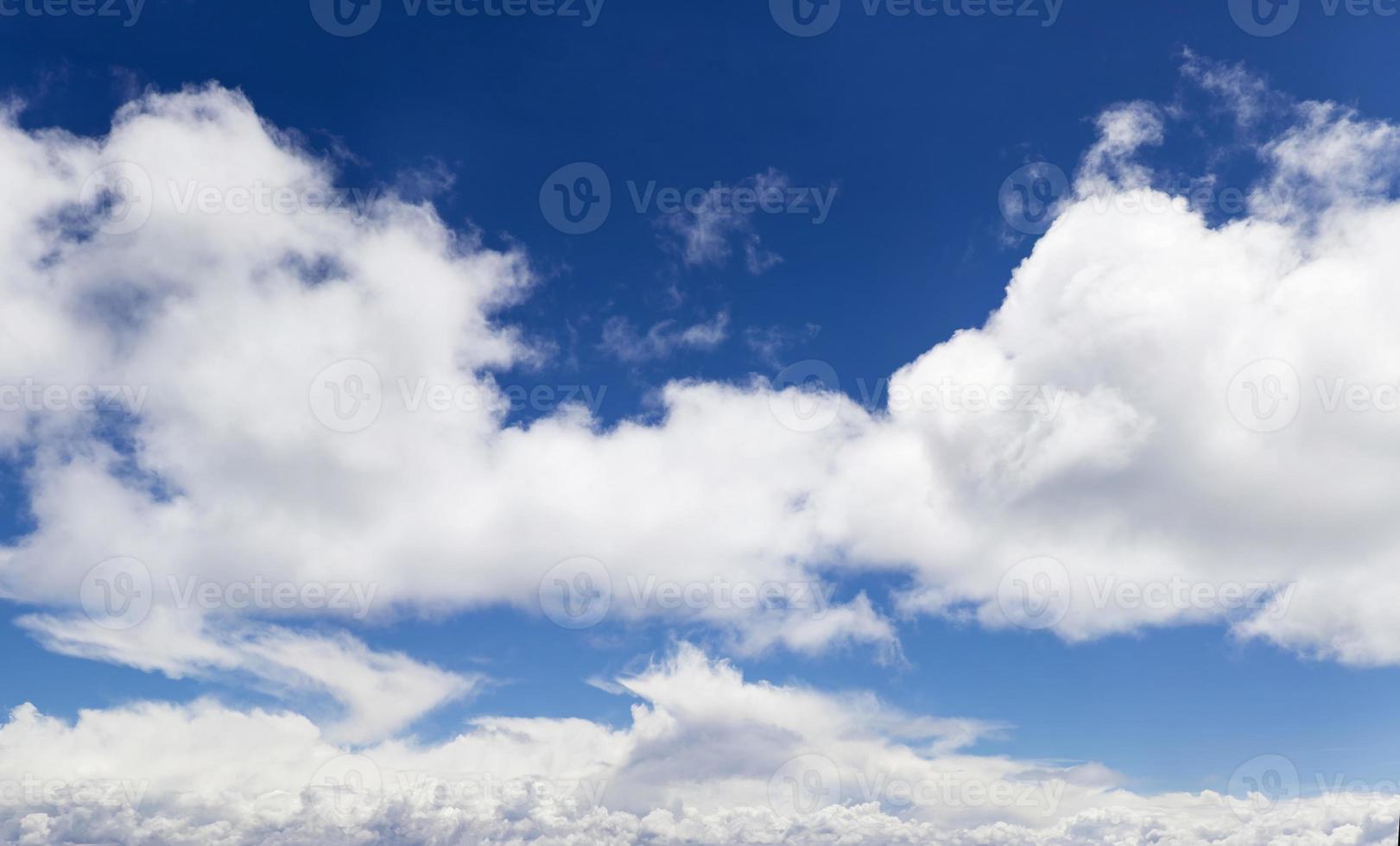 hermoso paisaje de nubes en el cielo foto