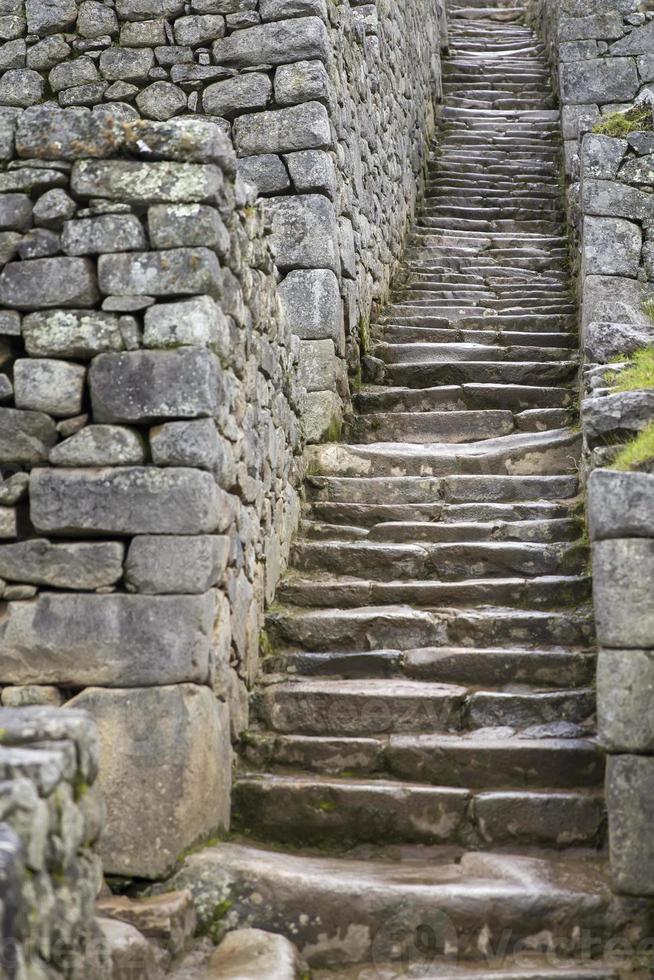 escaleras de piedra antiguas foto