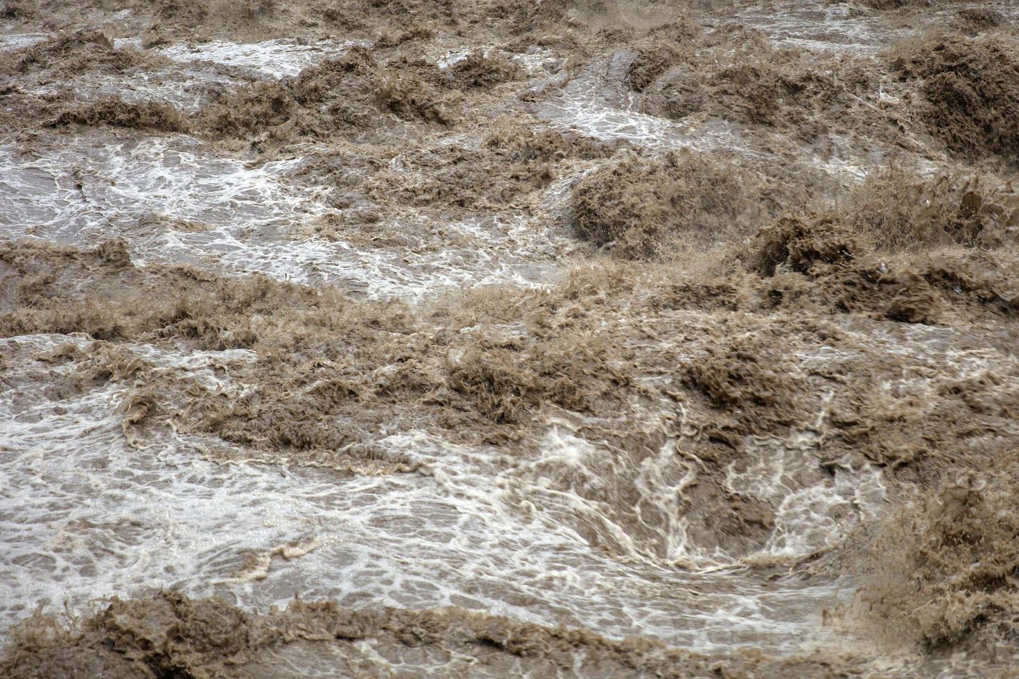 río urubamba en perú foto