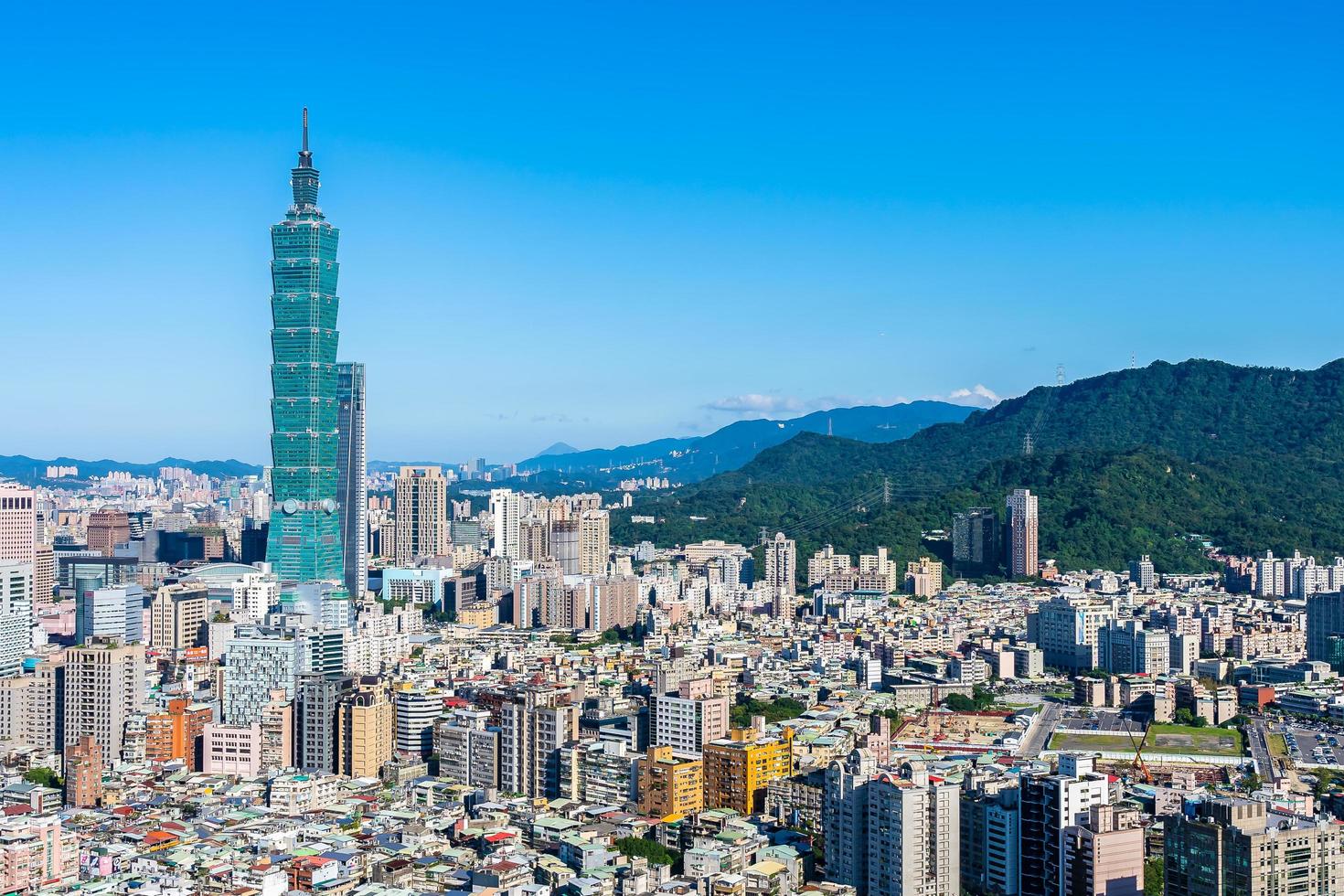 taipei 101 tower y el paisaje urbano de taipei, taiwán foto