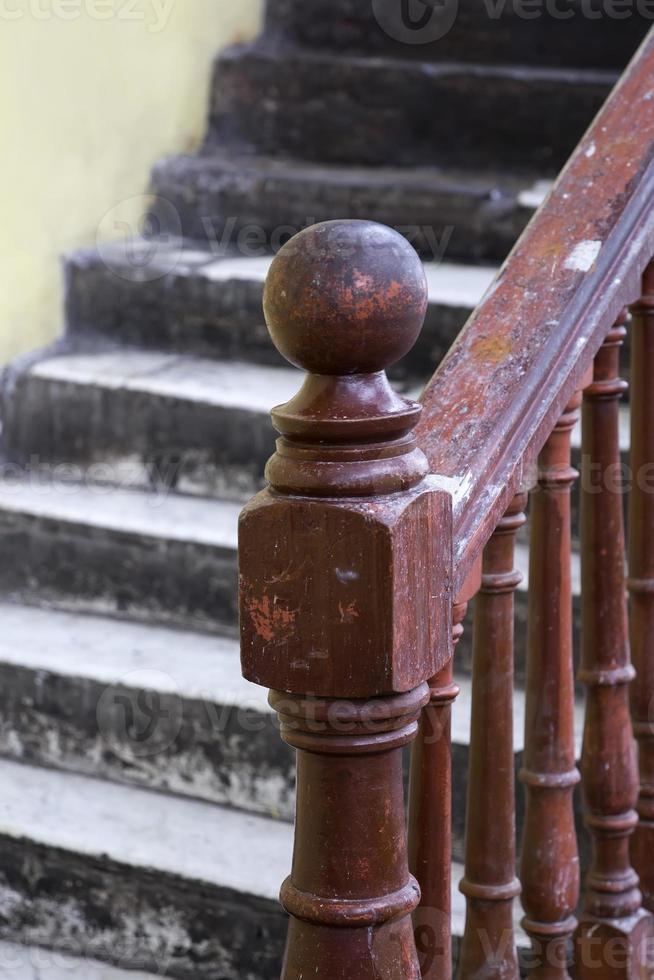 detalle de la antigua escalera foto