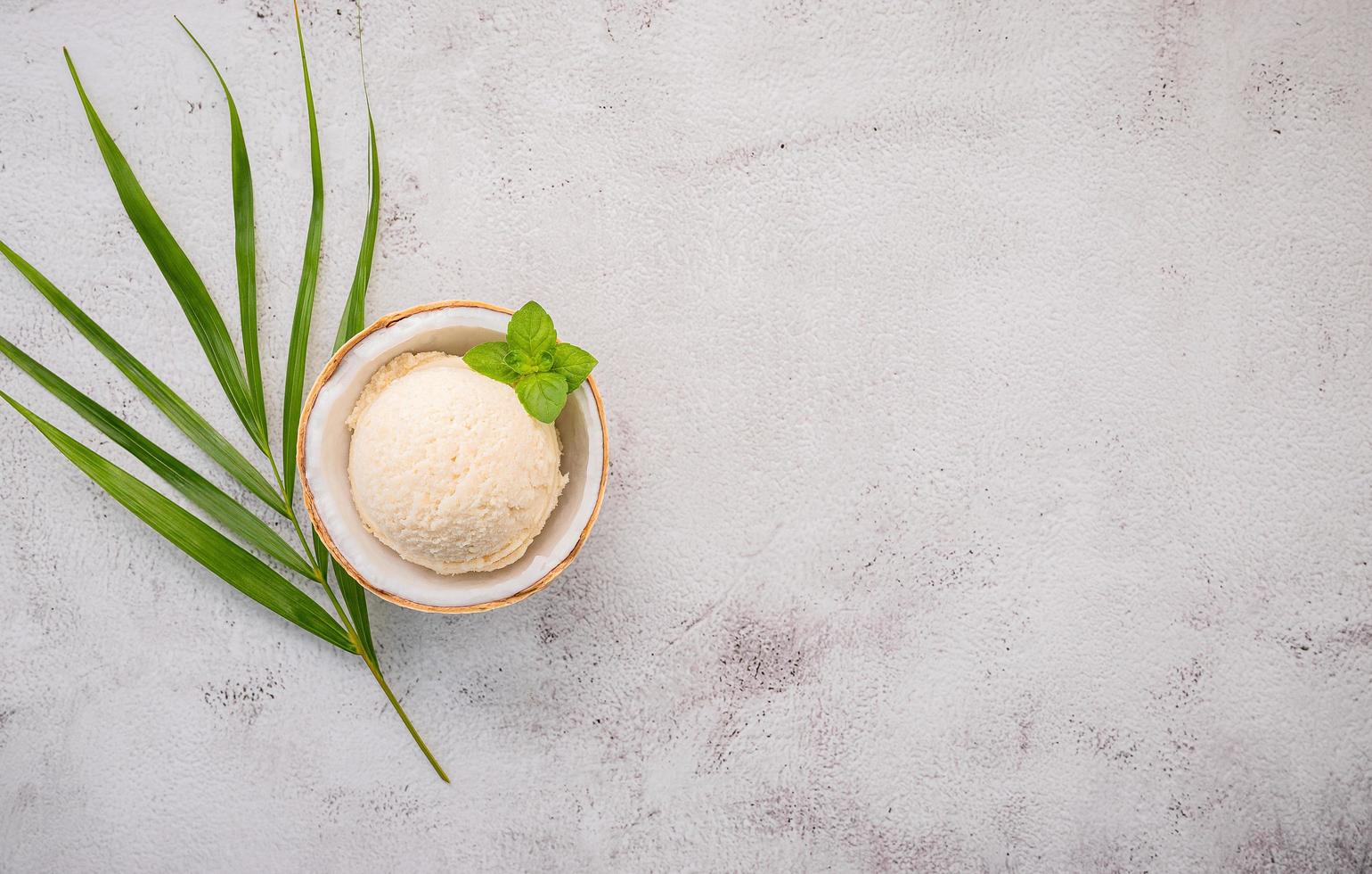 helado de vainilla con espacio de copia foto