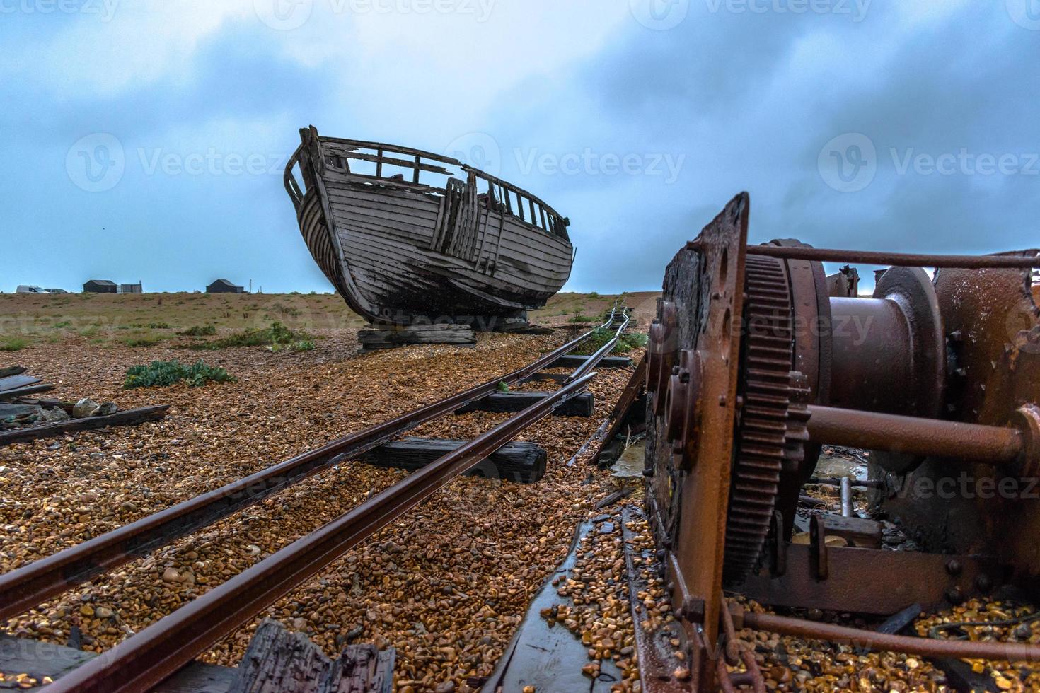 barco viejo en dungeness marshland foto