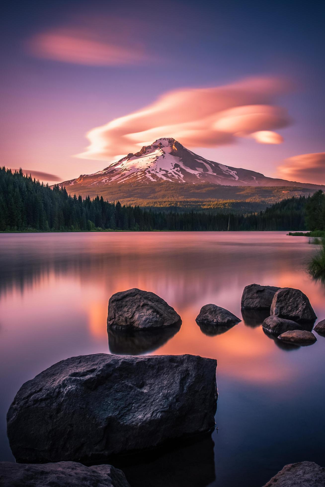 Mt Hood over Trillium Lake at sunset 2076541 Stock Photo at Vecteezy