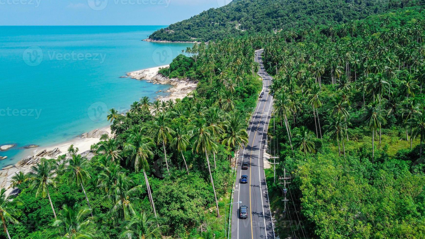 vista aérea de la carretera en tailandia foto