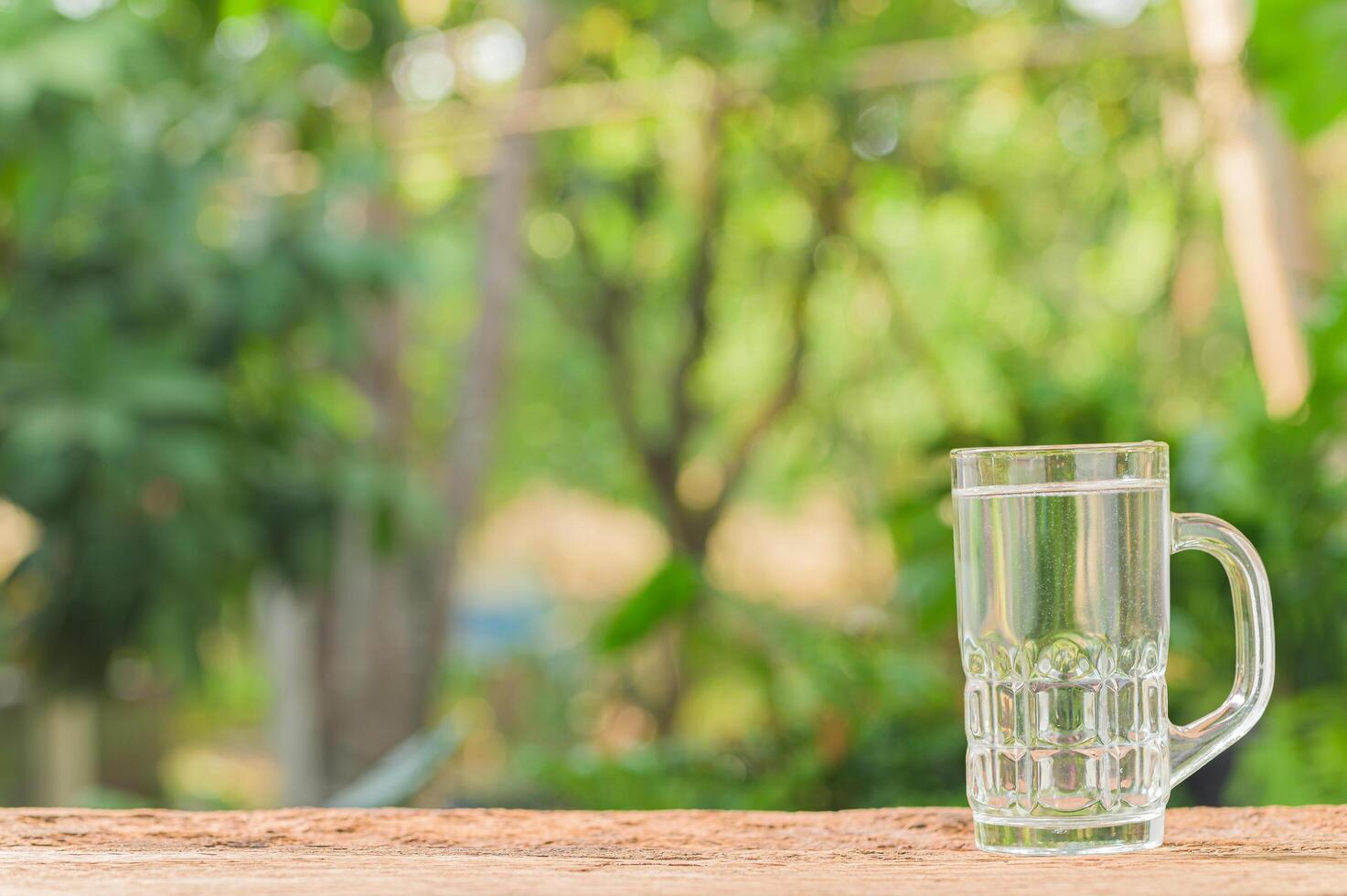 vaso de agua para la salud foto