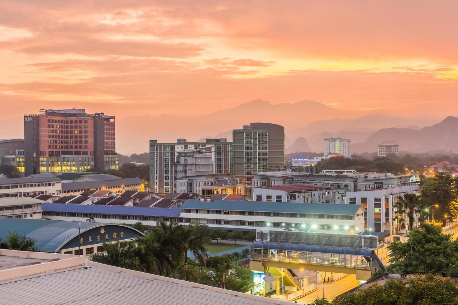 Vista de la mañana de la ciudad de Ipoh, Perak, Malasia, 2017 foto